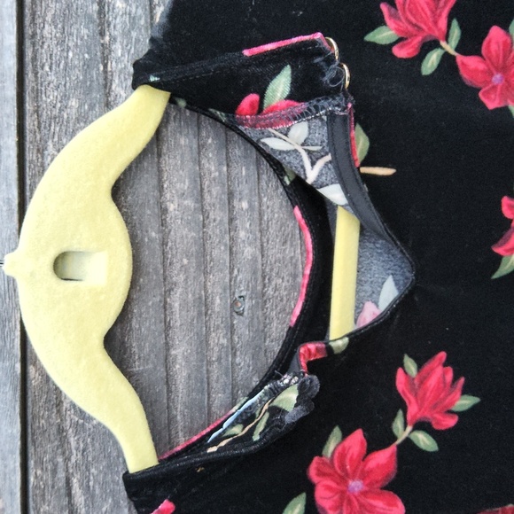 Draper James black Velvet Dress with roses size large - Picture 8 of 9